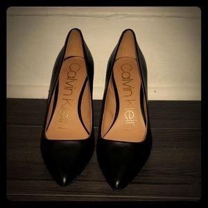 NWOT Calvin Klein Leather Pumps